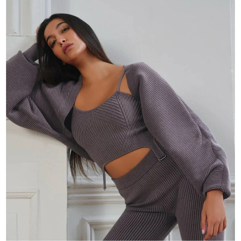 Alo Yoga Denim Knit Shawl in Raisinette/ Black size M/L- NWT - Picture 5 of 8